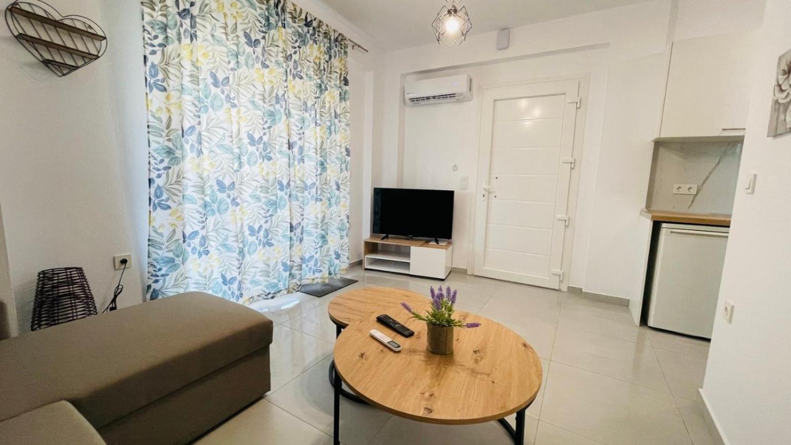 Athina Apartment โอฟรีนีออน ภายนอก รูปภาพ
